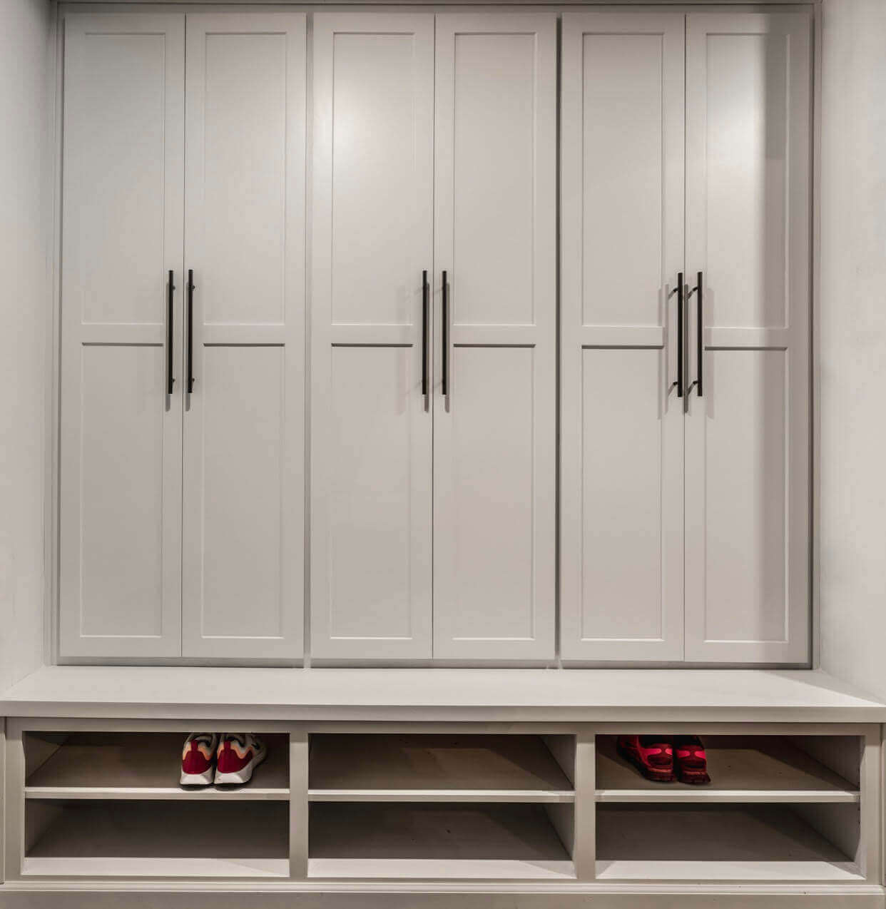 Read more about the article How to Make a One Piece Corner Cabinet Door (Simple Guide)