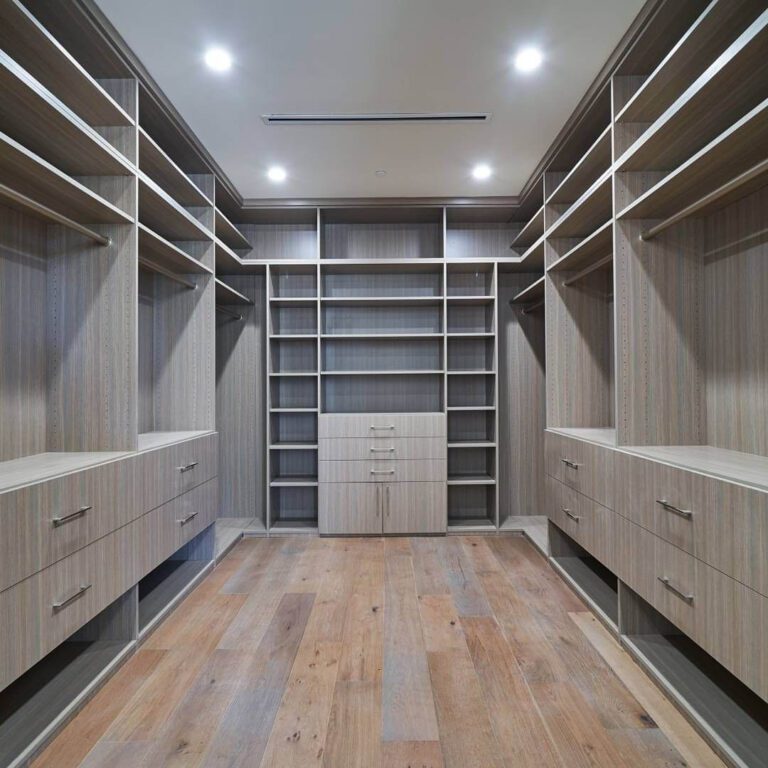 Read more about the article Maximizing Your Space: A Comprehensive Guide to Built-in Cabinets